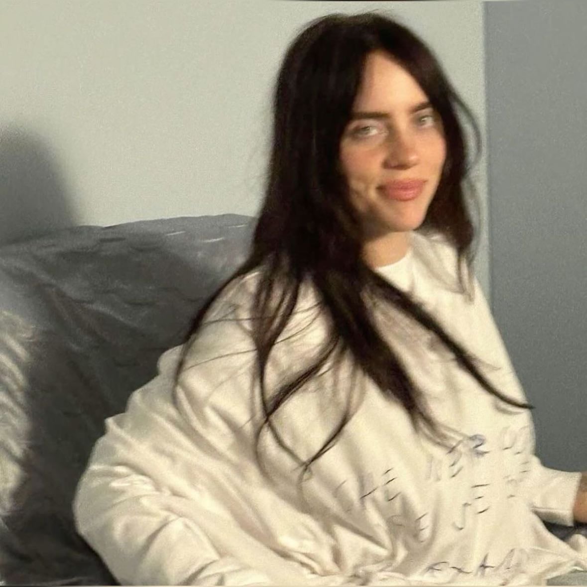 Billie Eilish - Hit me hard and soft