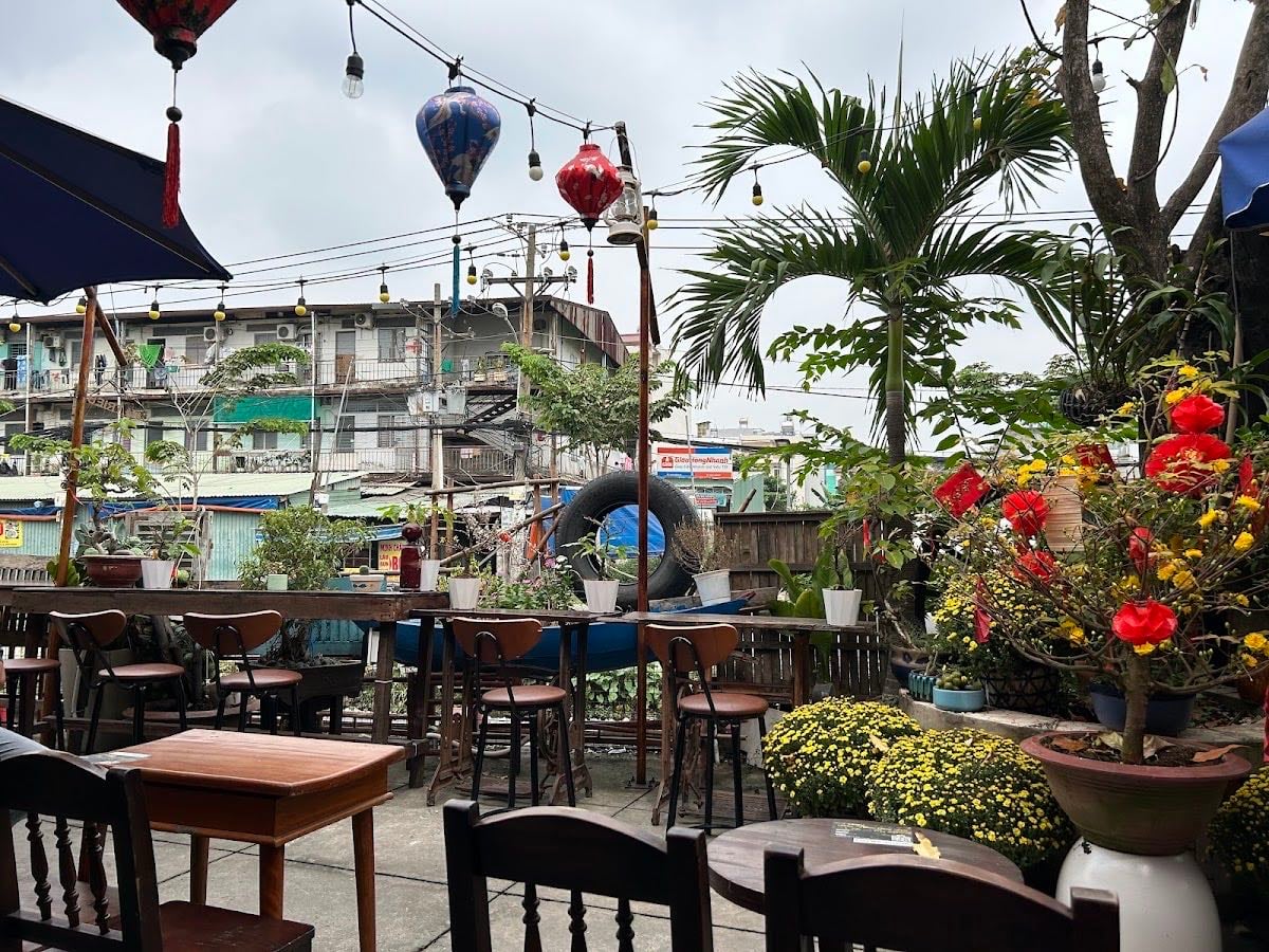 Tiệm Cafe Triệu