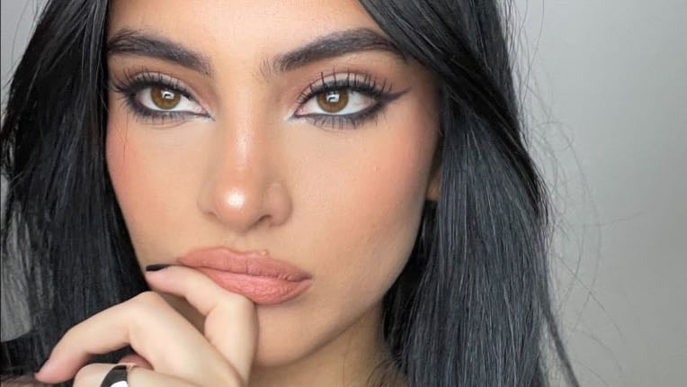 Dark feminine makeup