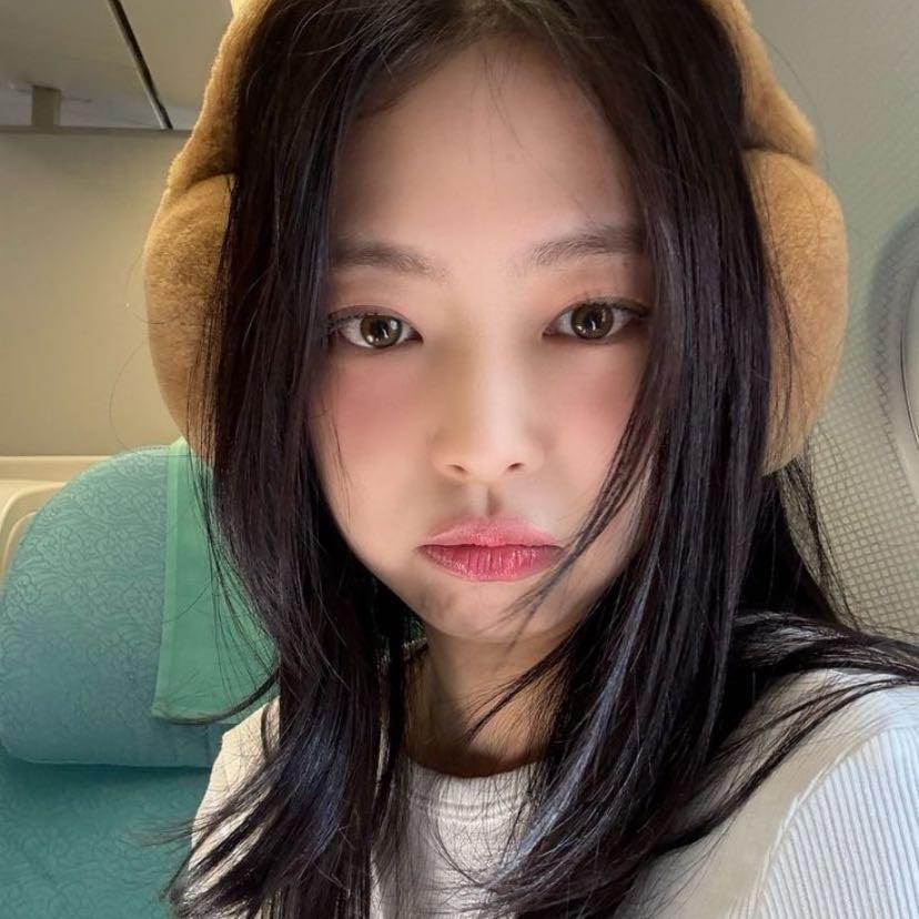 JENNIE-BLACKPINK