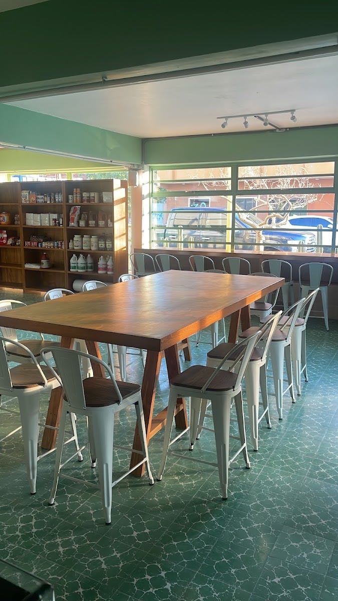 La Esquina Deli & Market - 8/10