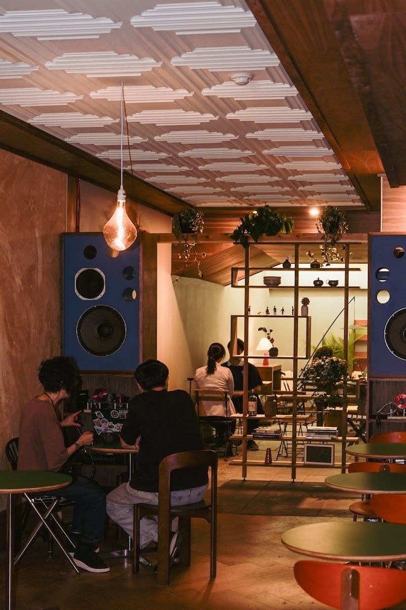 Rooms | 17 Baldwin - cafe with a vinyl listening bar