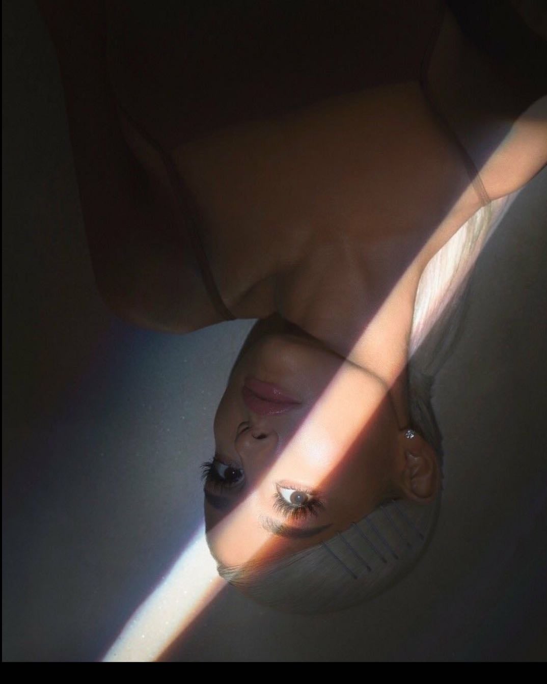 ɹǝuǝʇǝǝʍs • album - Album · Ariana Grande