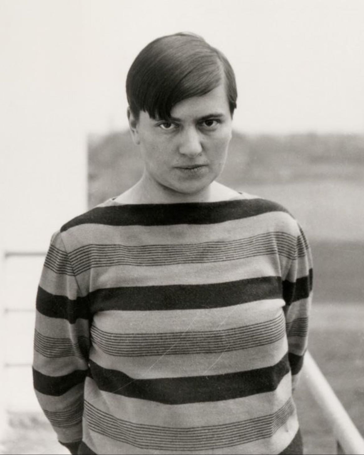 Marianne Brandt - Peintre, photographe et designer allemande.
Grande spécialiste de métal.