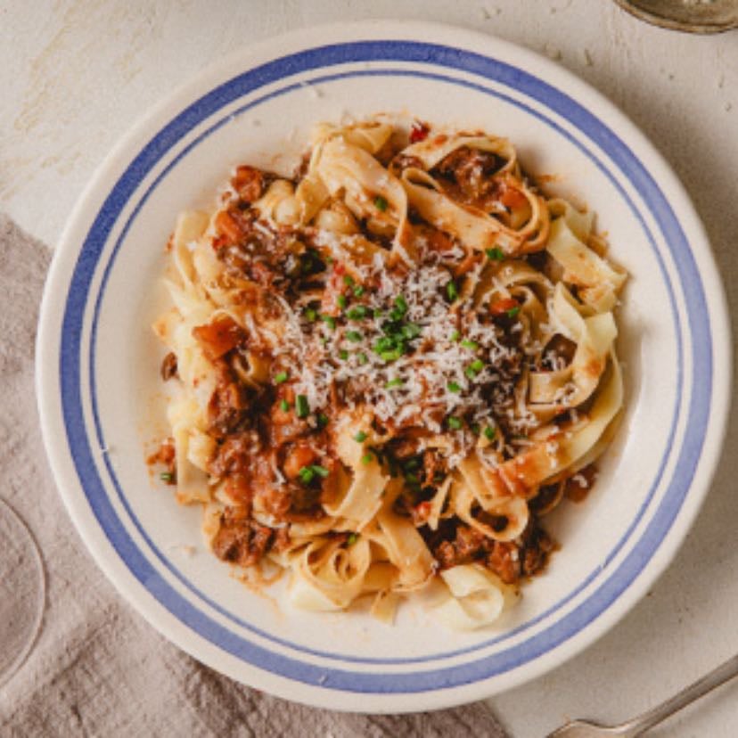 FETUCCINI CON SALSA RAGÚ DE OSOBUCO