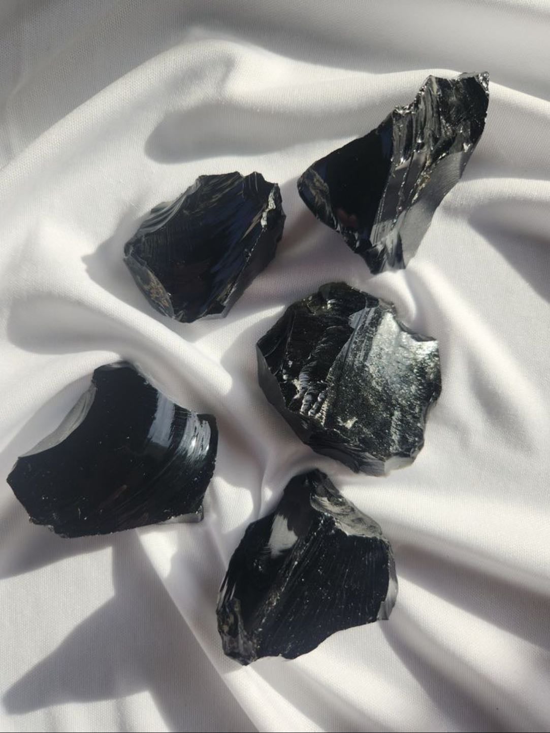 obsidiana - escorpio, capricornio, aries