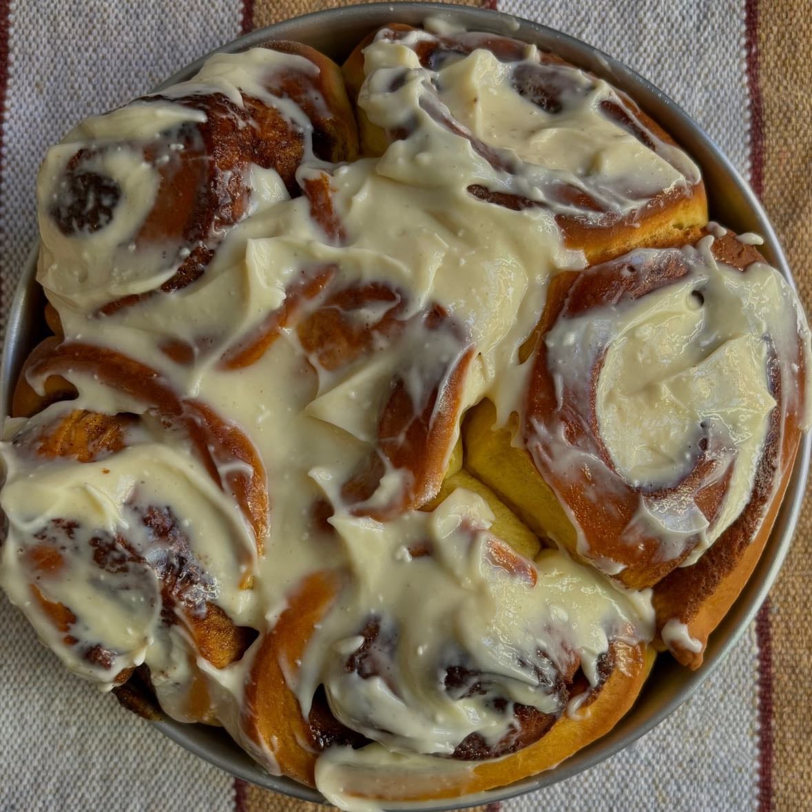 cinnamon rolls 🍁 - receita nas notas.