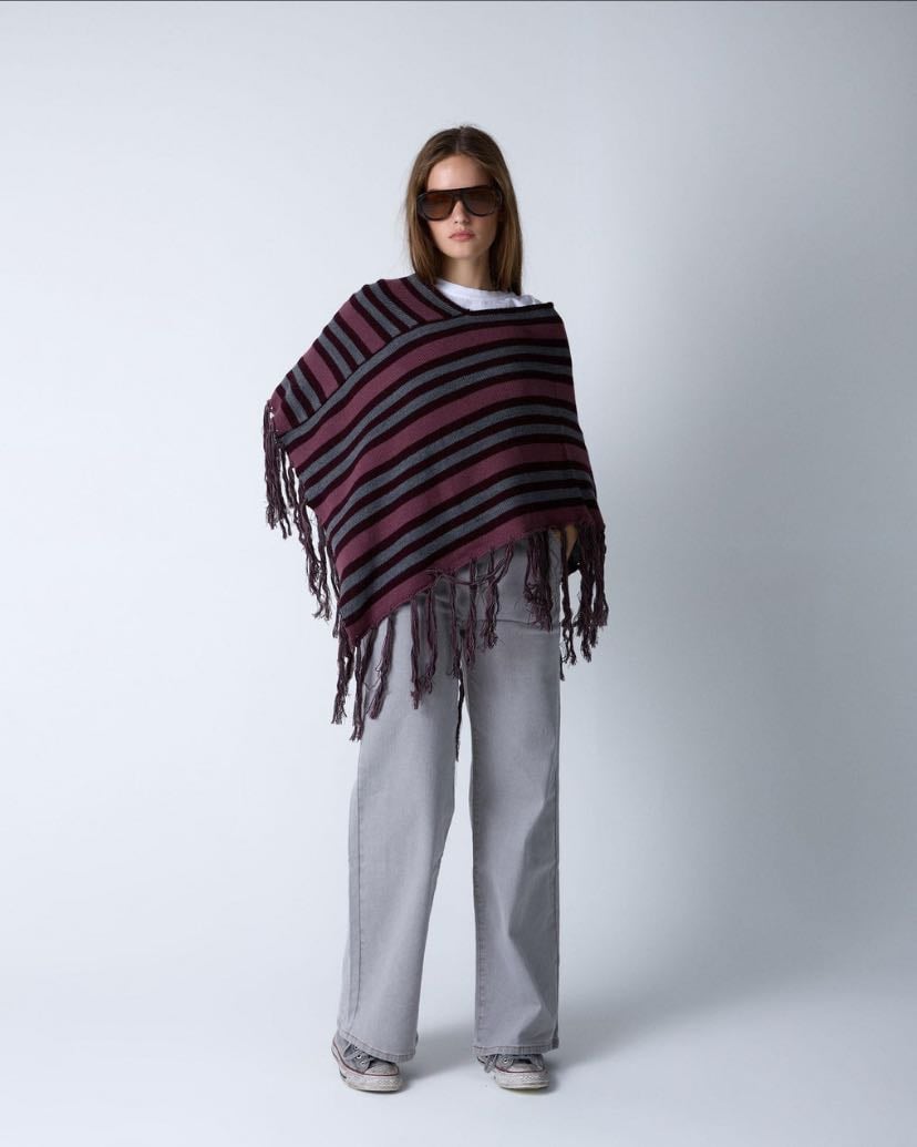 PONCHO RAYAS FLECOS MORADO