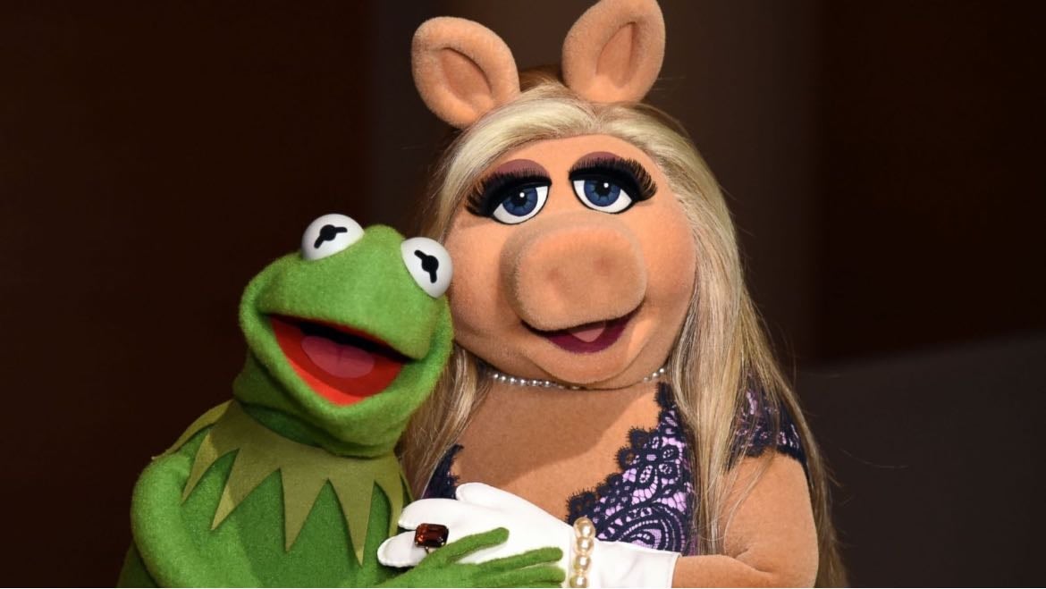 Miss Piggy and Kermit - The Muppets