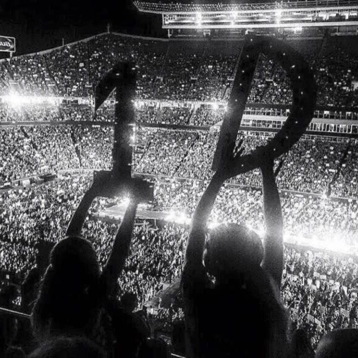 See a member of 1D LIVE!!