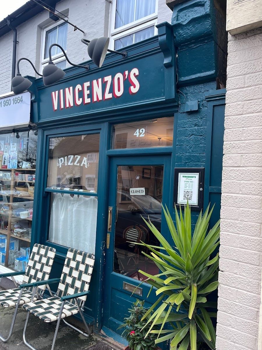 Vincenzo''s Pizza - really cool dude ‘london style pizza’ bushey 4⭐️