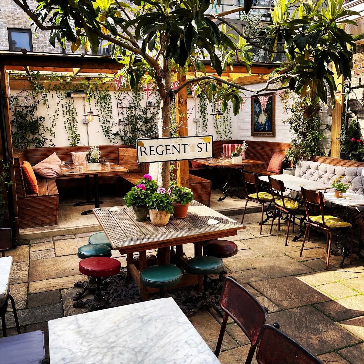 Parlour - crazy food, need to try cow pie and the sunday roast. kensal green