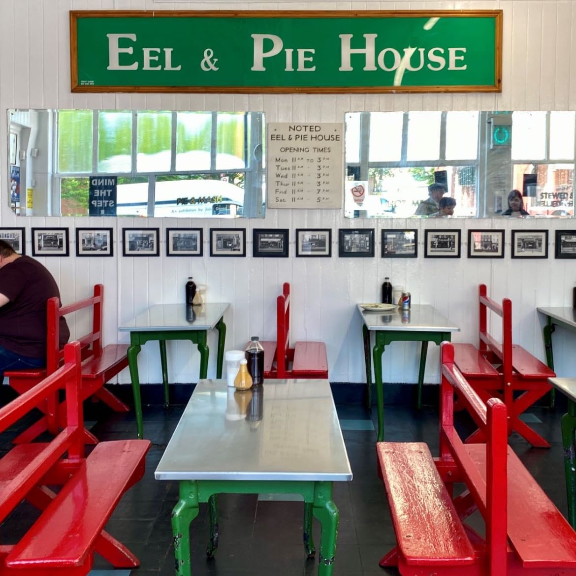 noted eel & pie house - b cheap good pie and mash, bang for your buck 3:5⭐️