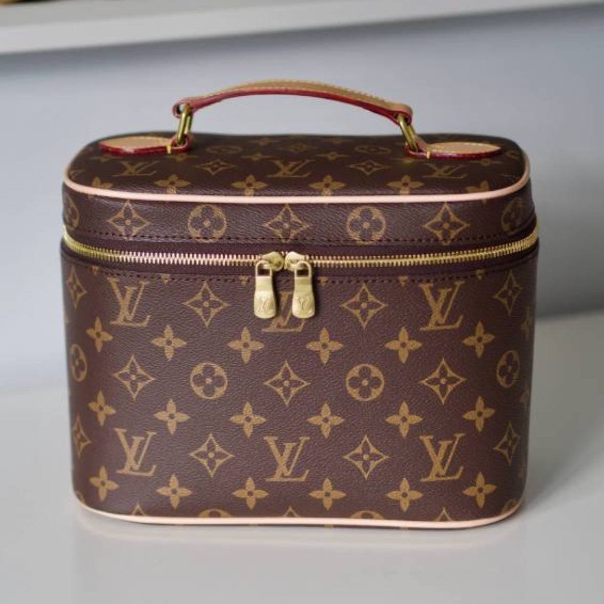 Cosmetiquera LV
