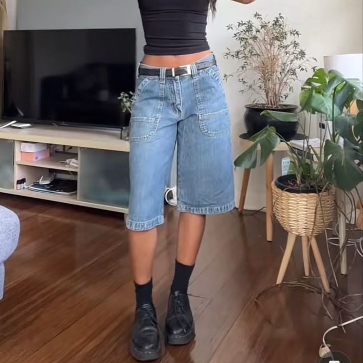 Bermudas - Eso en negro con unas botas caña media ✨