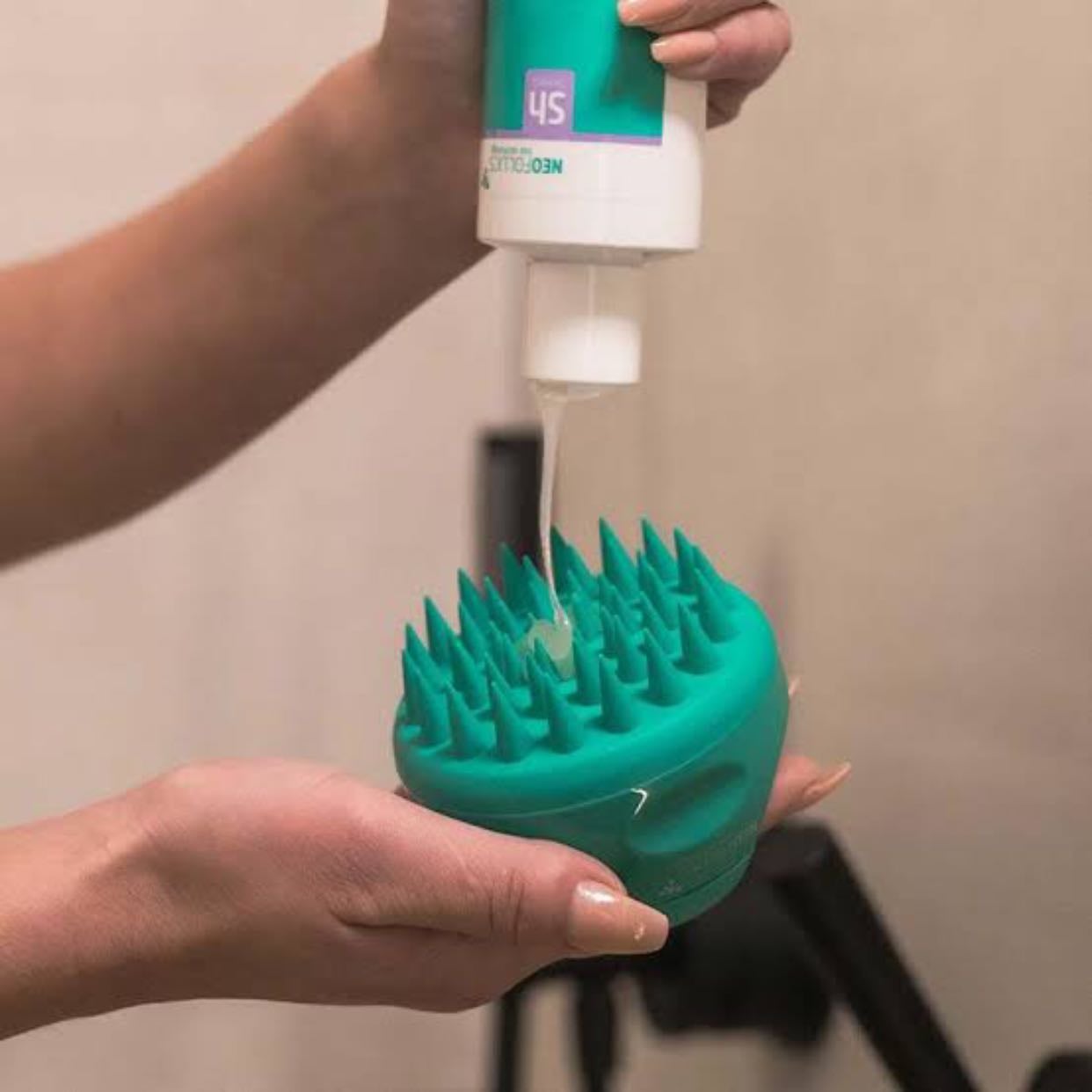 shampoo massager brush - for pkr 398