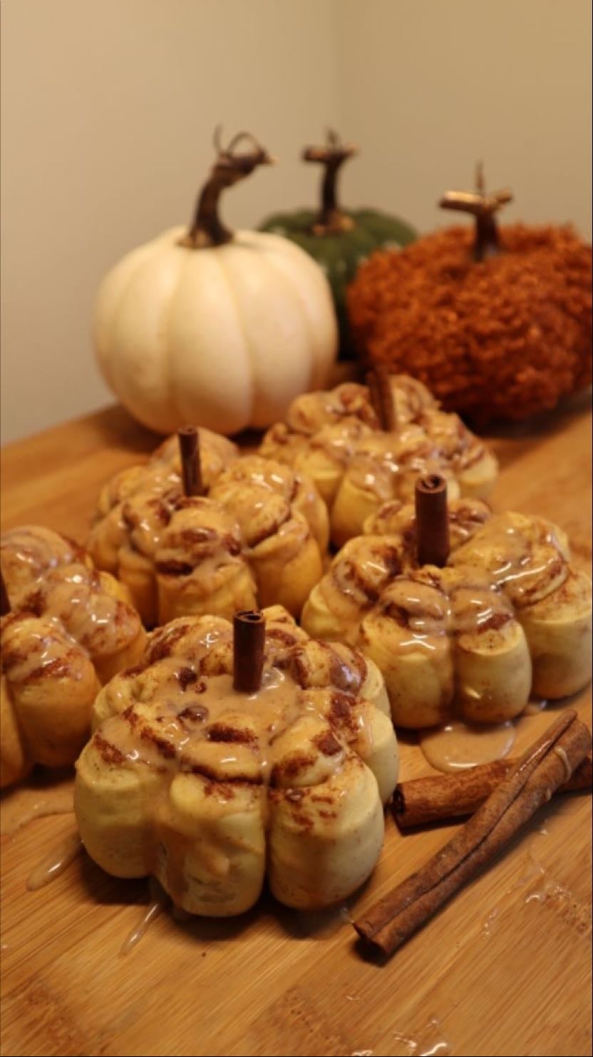 pumpkin spice cinnamon rolls