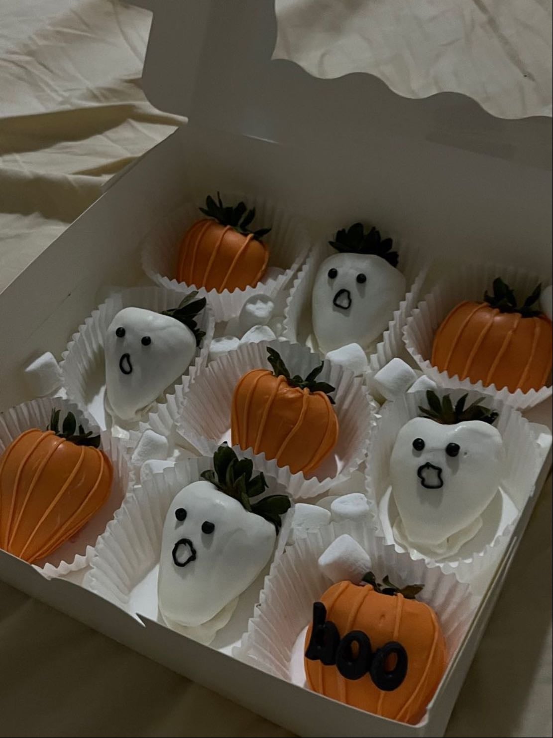 spooky chocolate covered strawberries