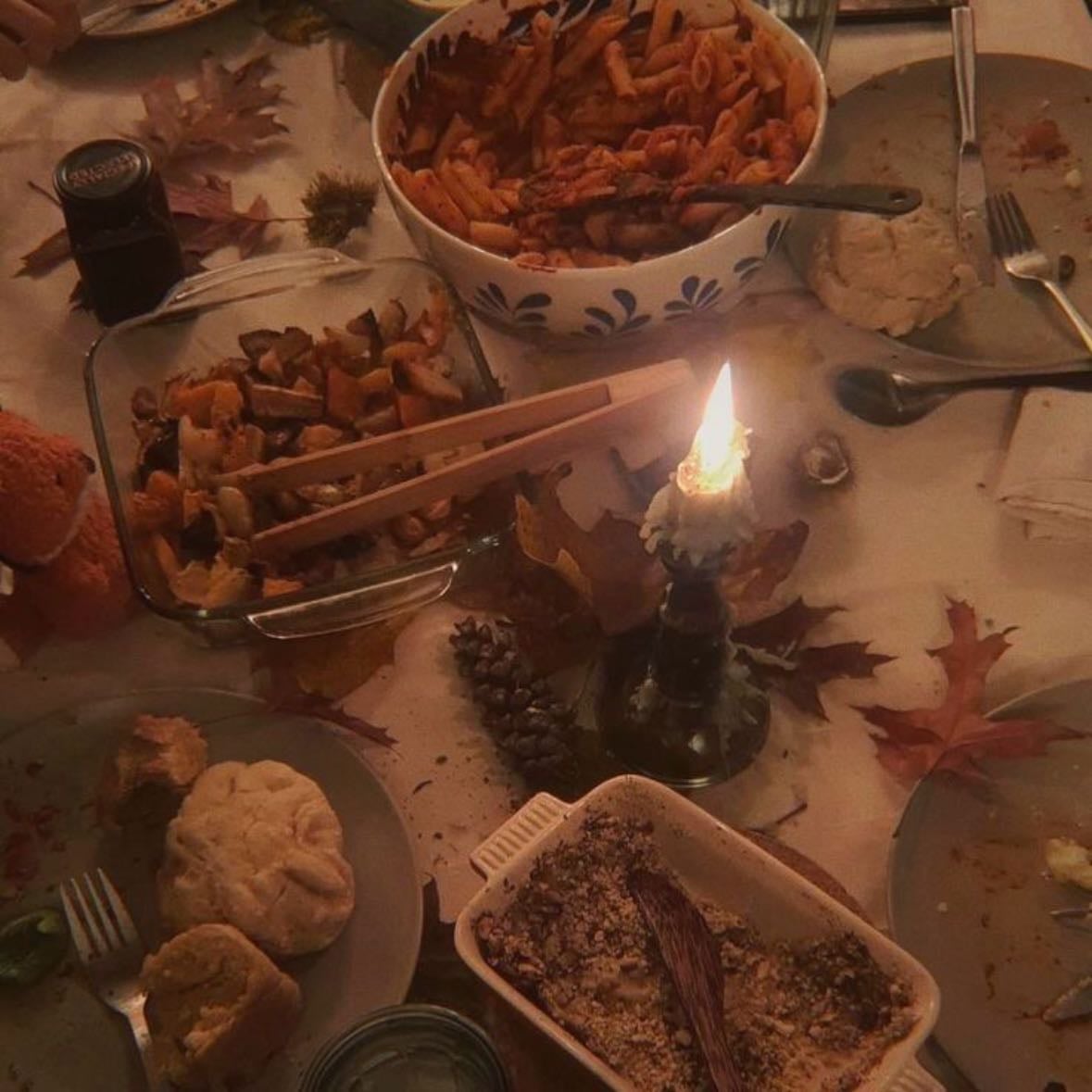host a friendsgiving