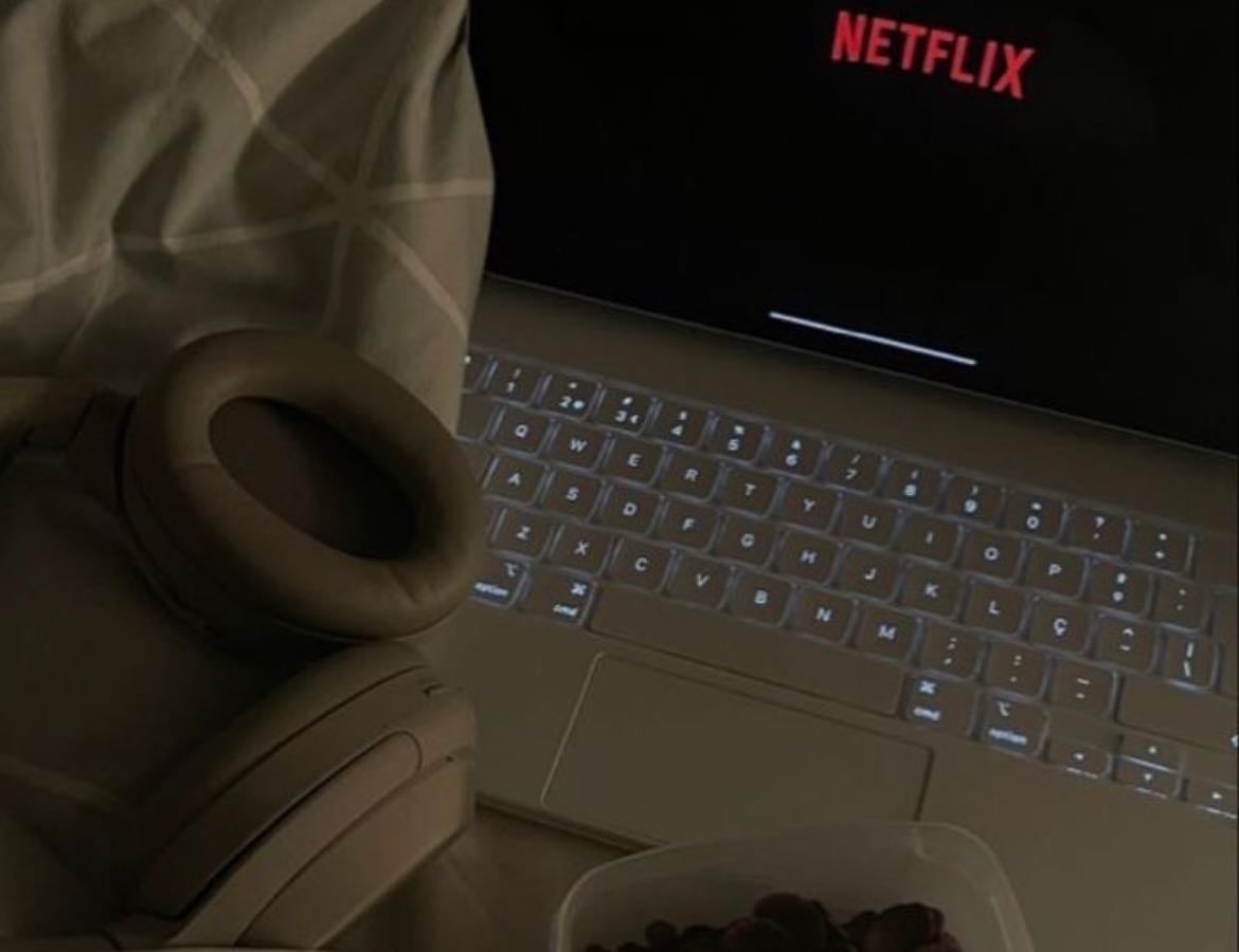 Just one more episode 馃く - Movies hypelist by Larissa Sandoval