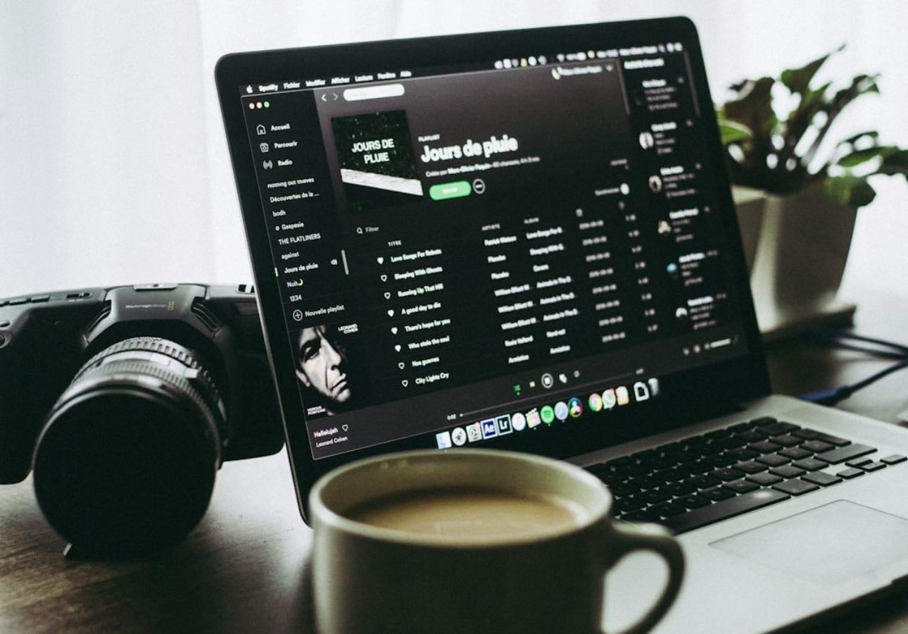 summer playlist ‧₊˚📀✩♬ ₊˚.