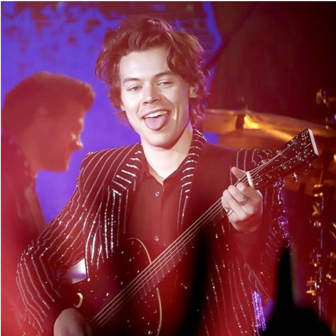 harry styles live on tour - omg i would’ve fallen in love with him