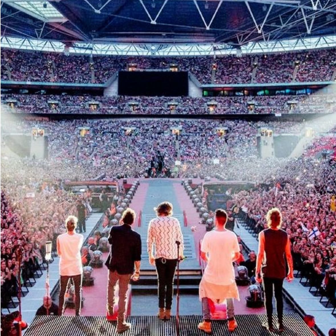 every. single. 1d. concert. - i’ve missed all of them and i hate myself for that 😔