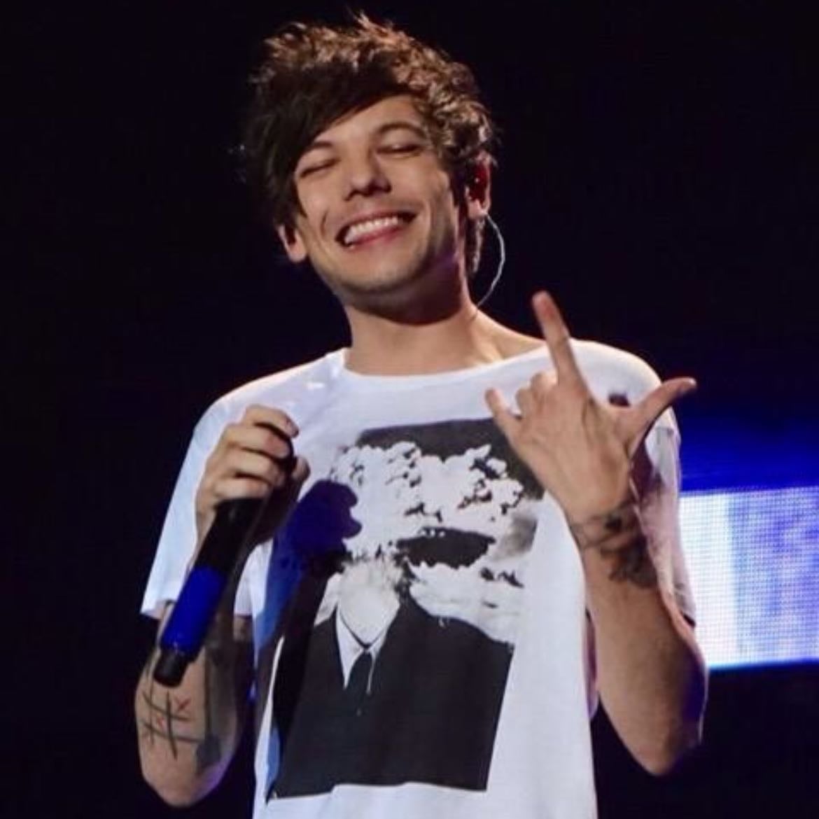 Louis Tomlinson - I really love his music and just his whole personality. He’s so kind to his fans and everyone around him. I’ve never felt more connected with music than when I listen to his songs. I just really love Louis💙