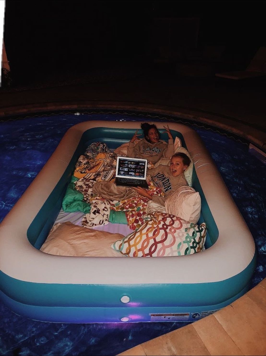 Una pijamada en un inflable