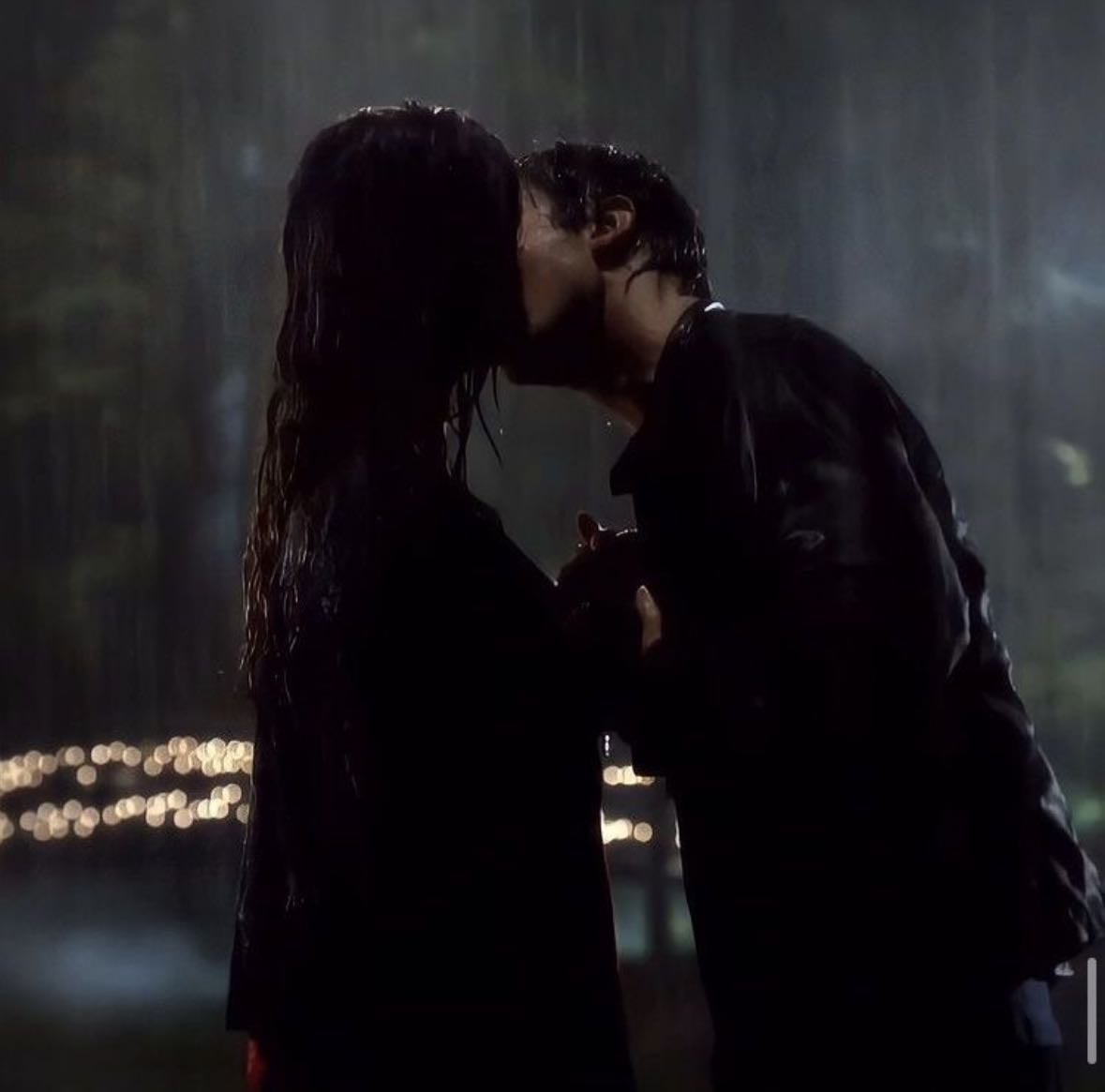 Tener un beso bajo la lluvia