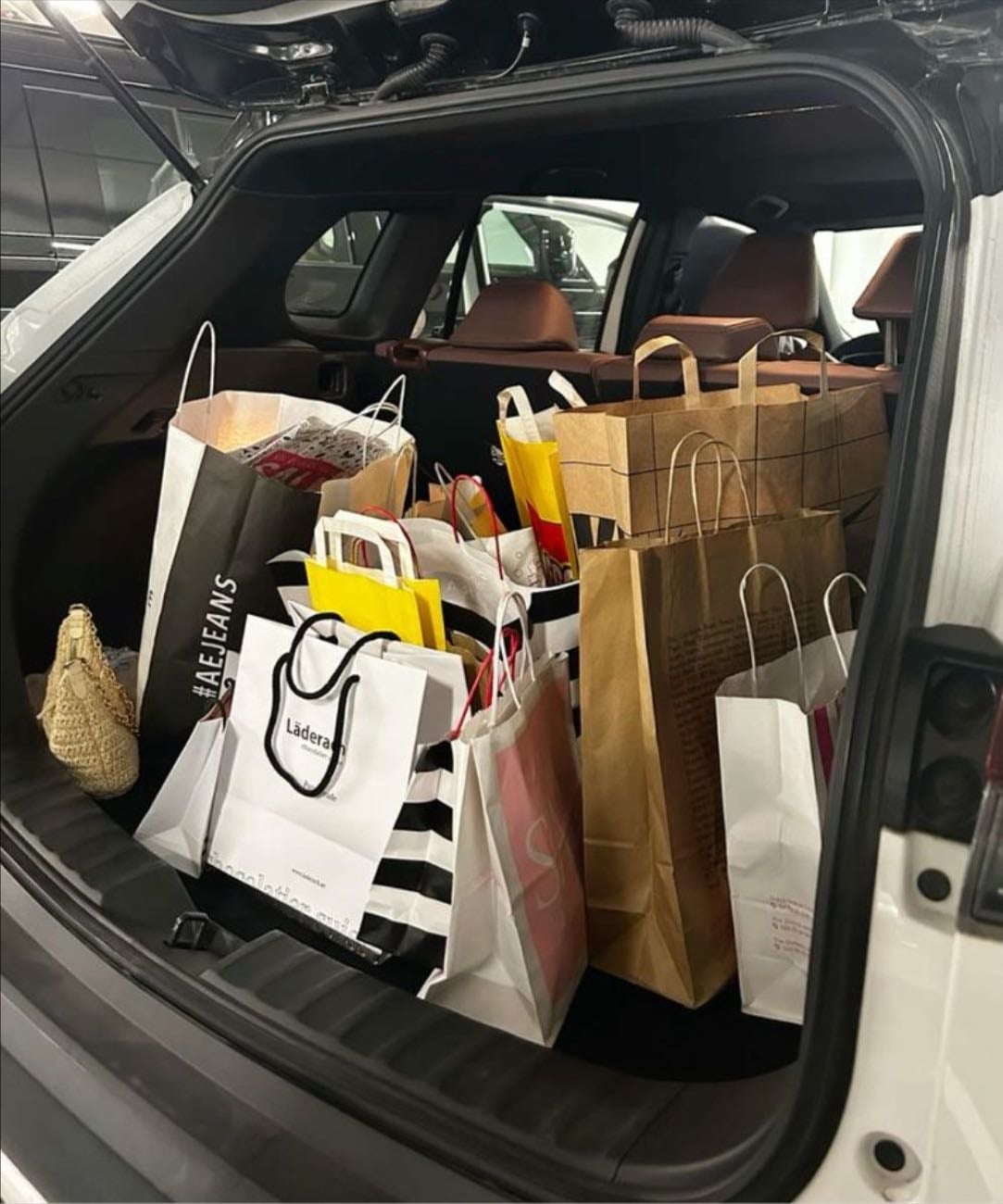 Tener el baúl del auto repleto de bolsas de marcas caras