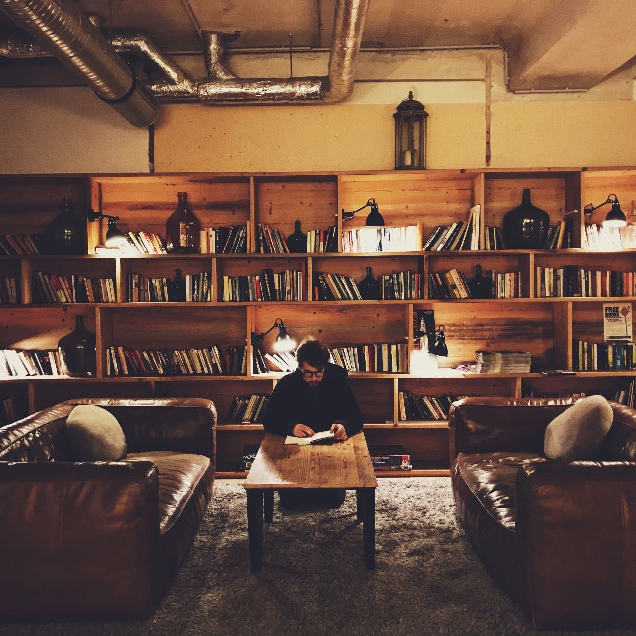 Caíque + HostelWorld - Post - Clique no link abaixo