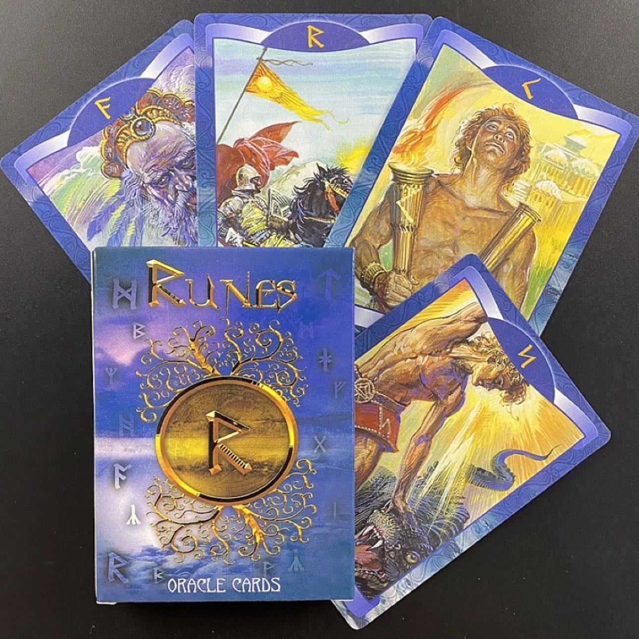 das Runas | Runes Oracle - Inspirado na tradição nórdica, utiliza as runas para revelar verdades ocultas. | Inspired by Norse