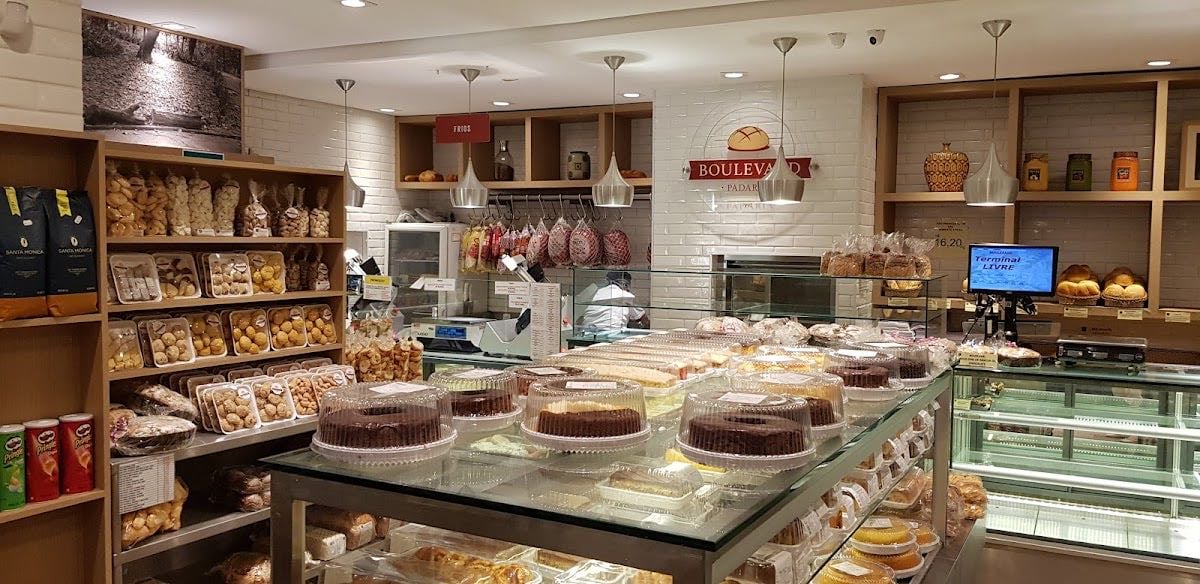 Padaria Boulevard - melhor esfirra 4 queijos aberta