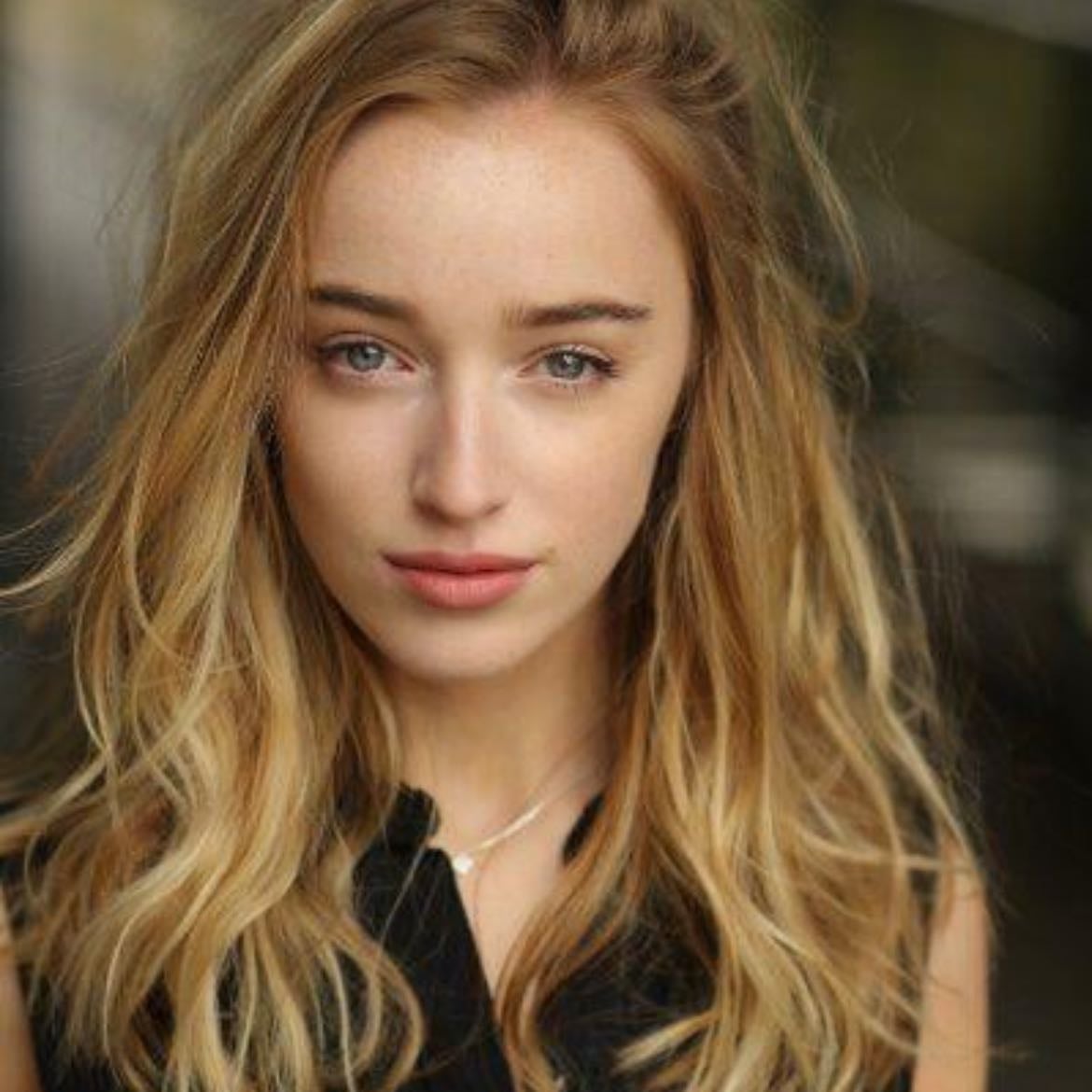phoebe dynevor