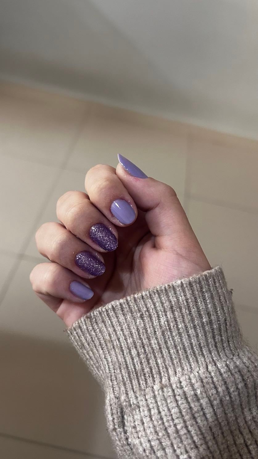 Lilás com brilho - Violet vibe (Dailus) + Roxo eletric (Avon)