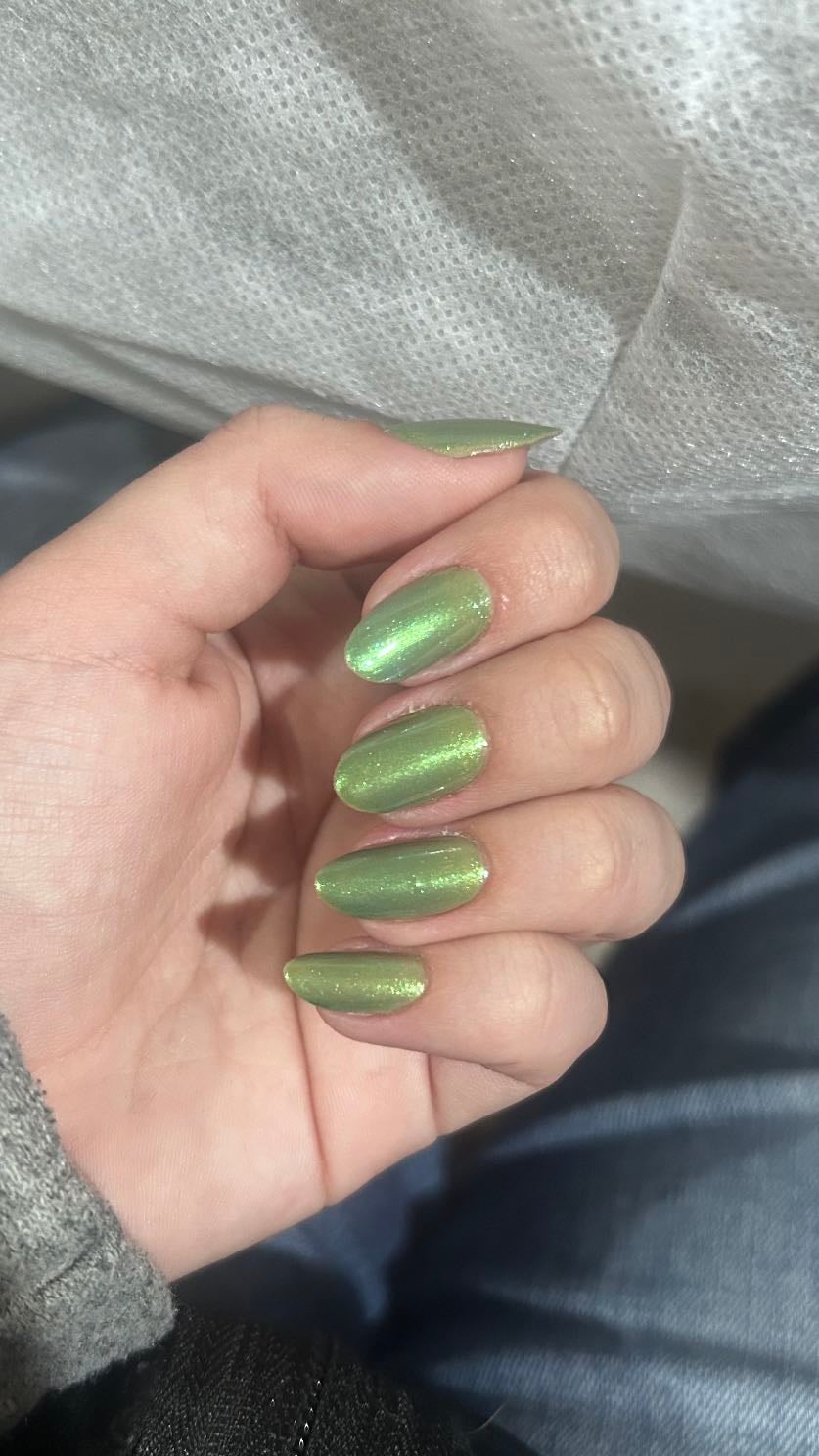 Verde brilhante - Sou do mato (Impala) +
Uma abelha me contou… (Risqué)