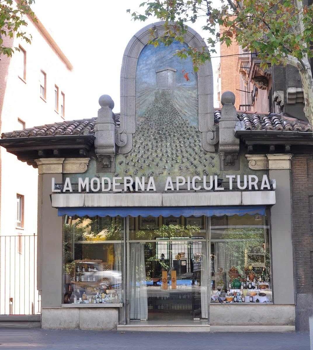 La Moderna Apicultura. Mieles Españolas Naturales. Desde 1919. Miel natural a granel.