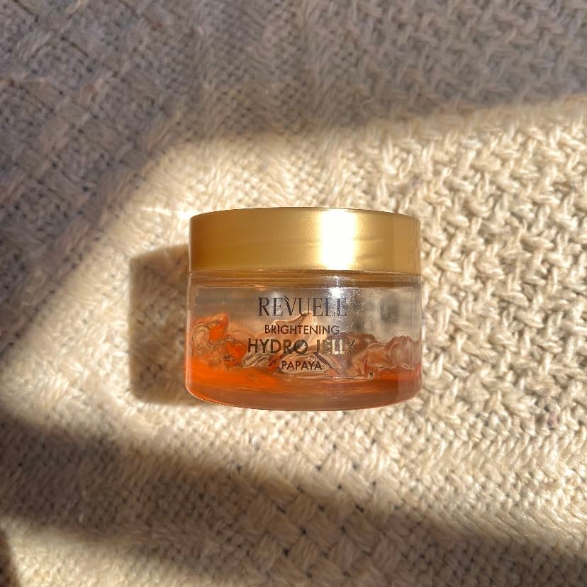 Hydro Jelly - Es una crema gelatinosa, Deja la piel fresca y suave para comenzar a maquillar.