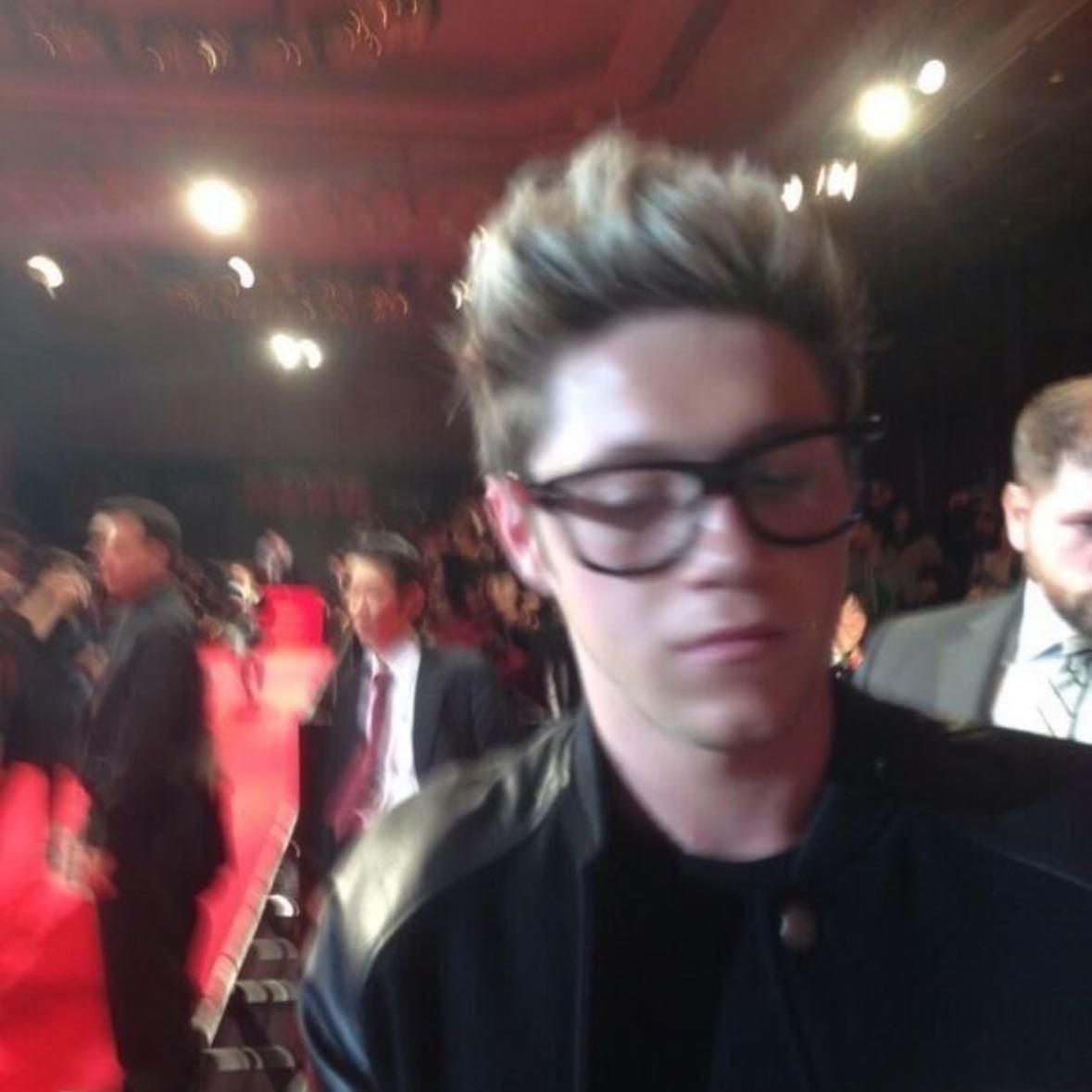 Glasses Niall - I mean 😍
