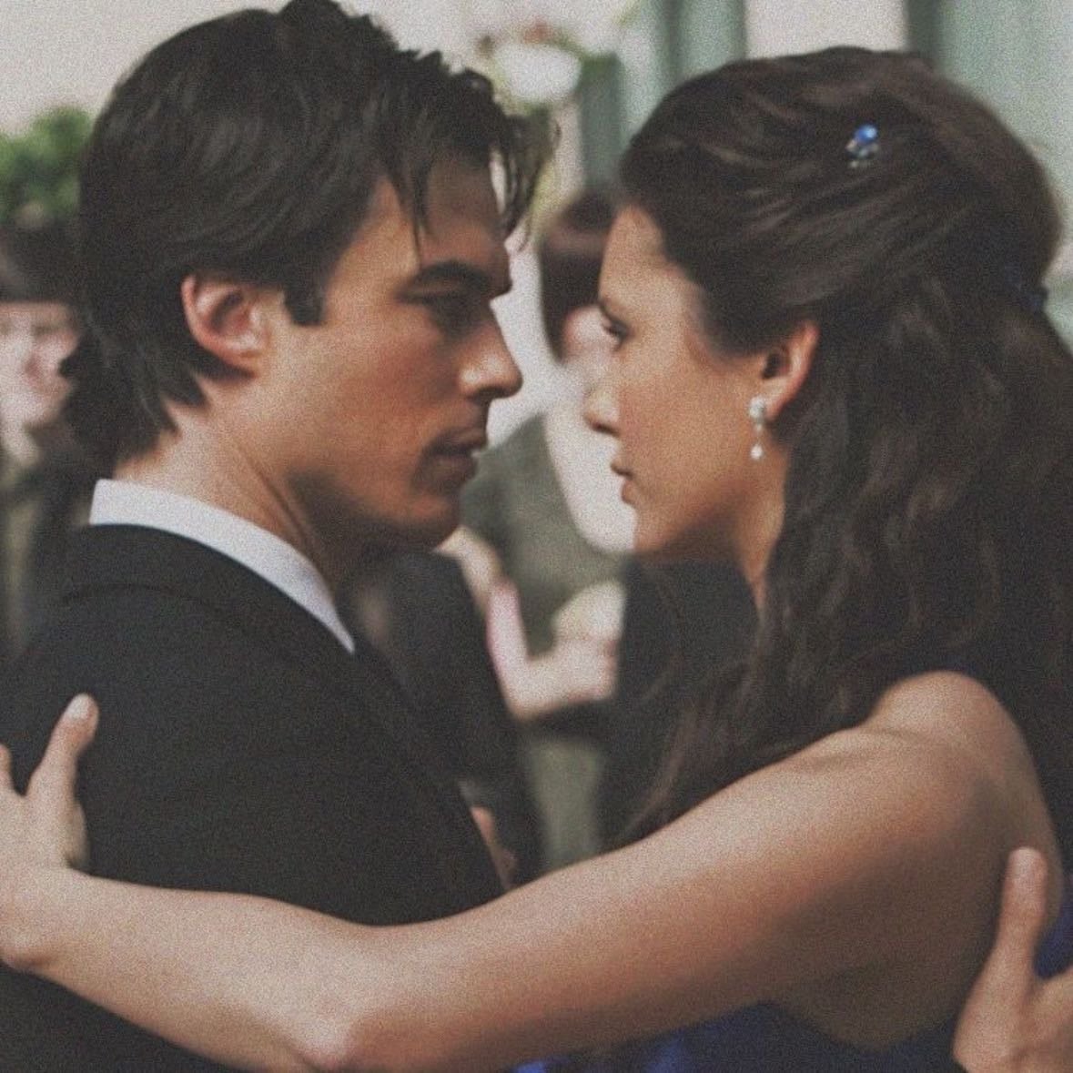 The Vampire Diaries - Julie Plec, Kevin Williamson · 2009