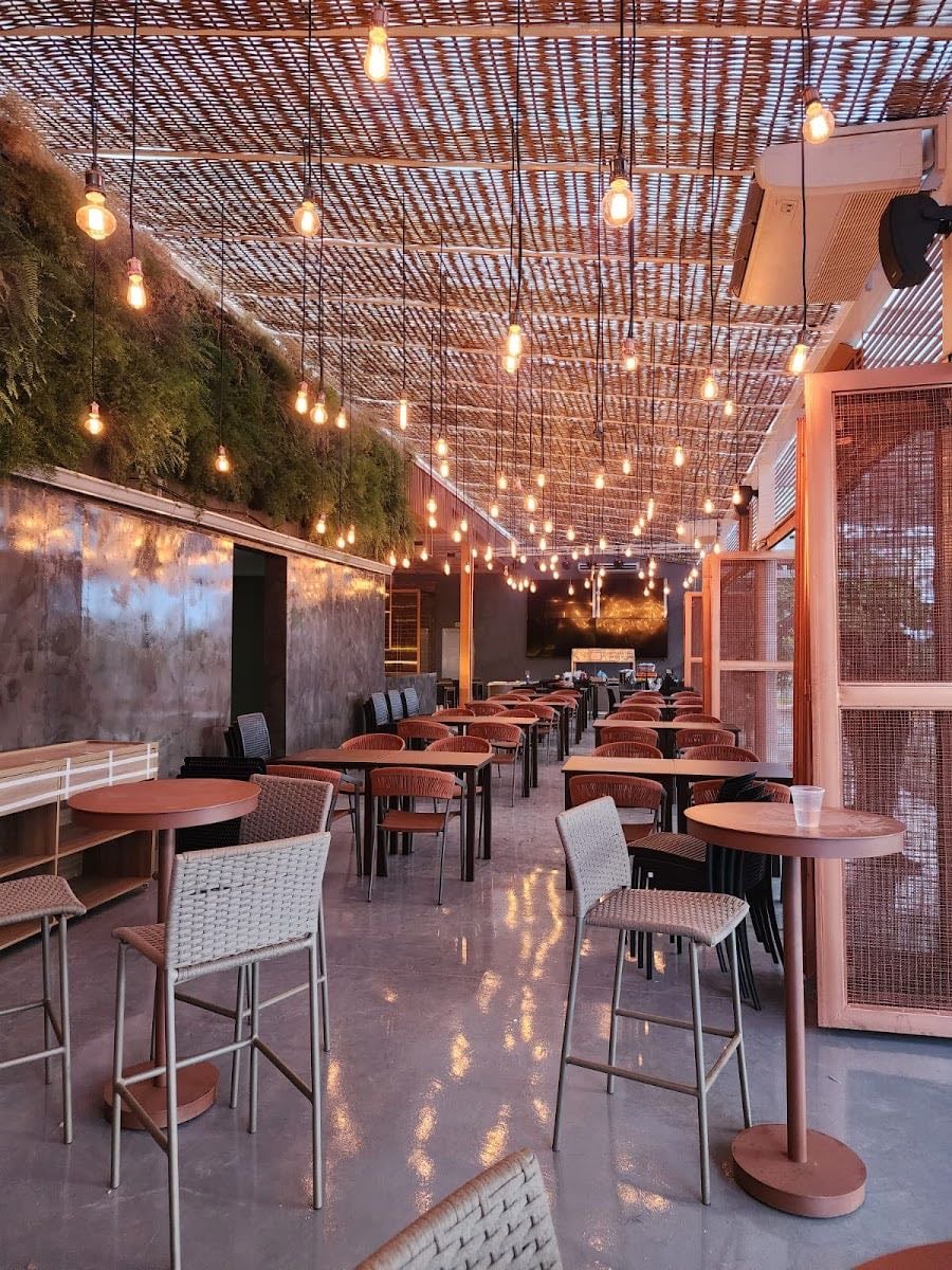 Contexto Bar e Restaurante - Tem festinhas boas mas público muito jovem