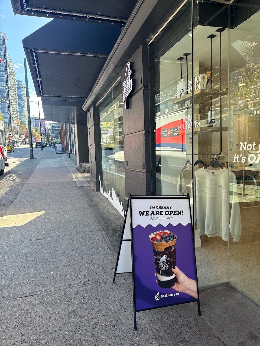 Oakberry Açaí Bowls & Smoothies | English Bay