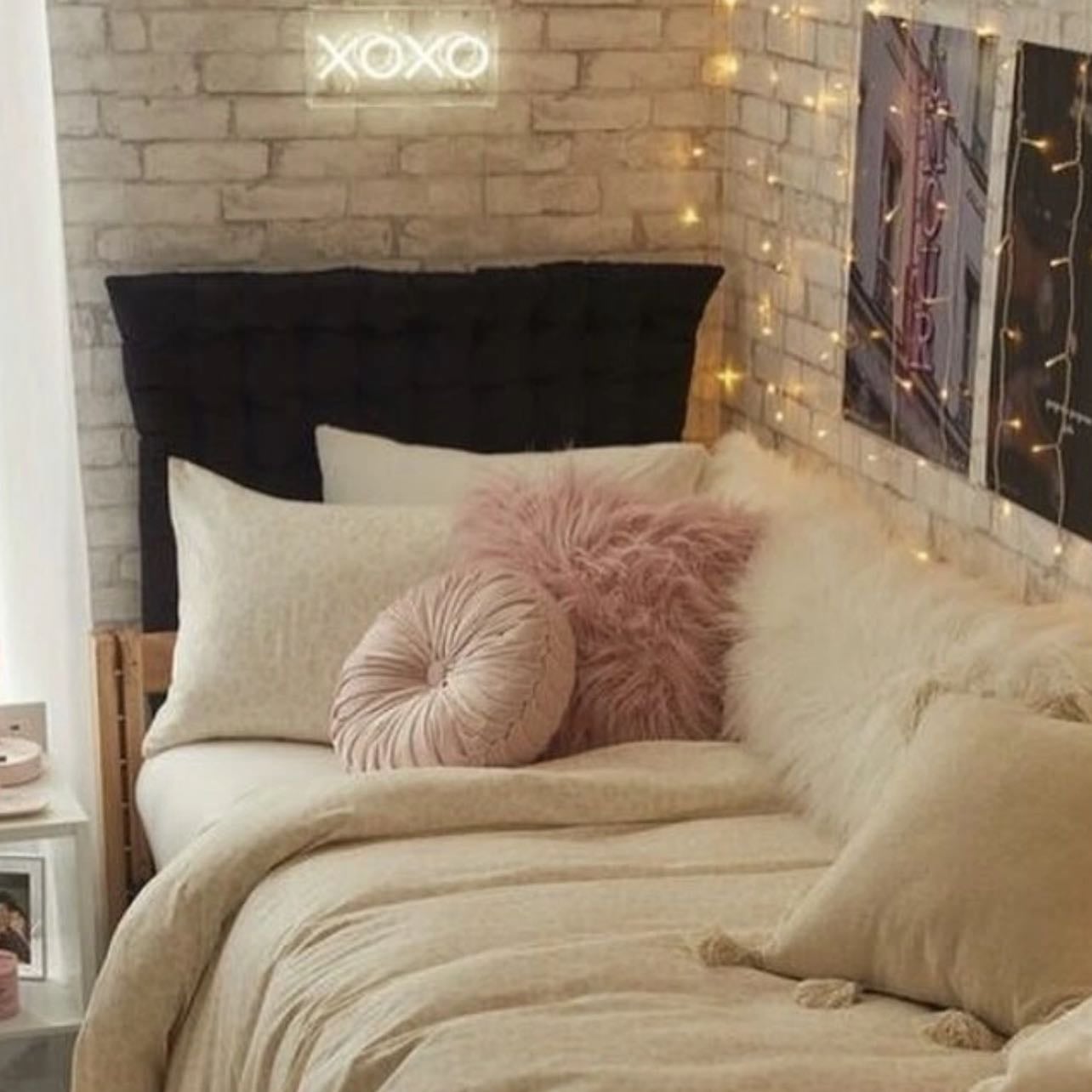 2 Pillows