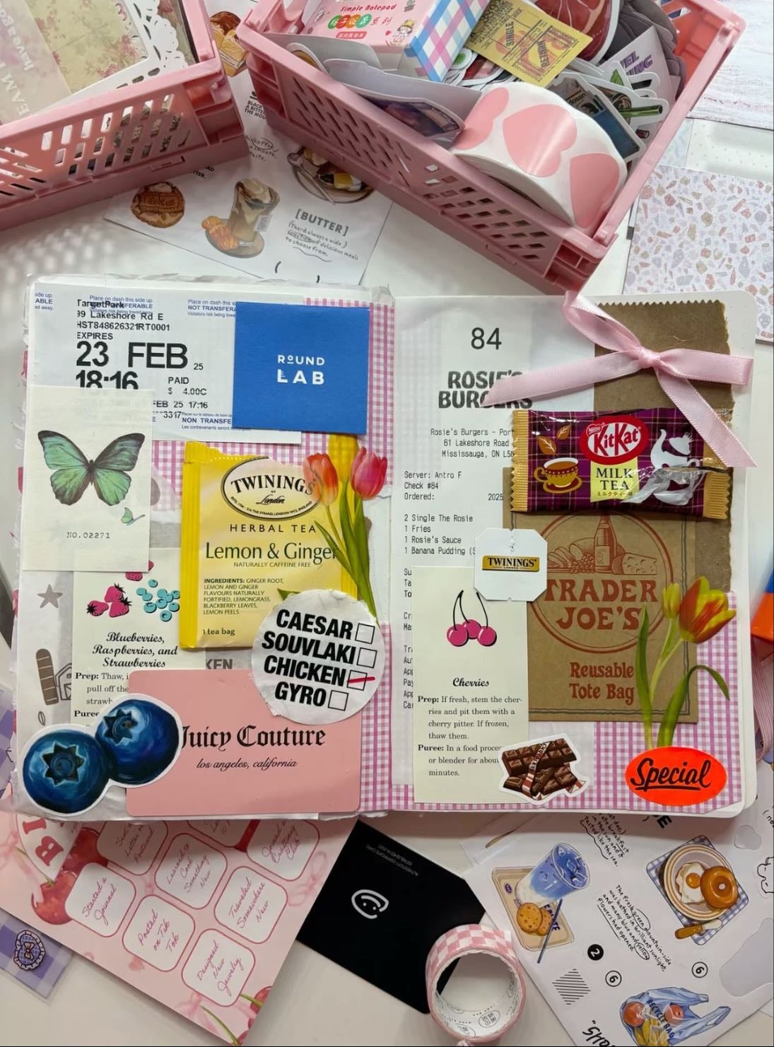 Junk Journal - Diario de basura, es aquel que te permite recolectar objetos como servilletas, empaques, etc y pegarlos para describir un recuerdo o simplemente explotar tu creatividad, se le puede dar un enfoque distinto.