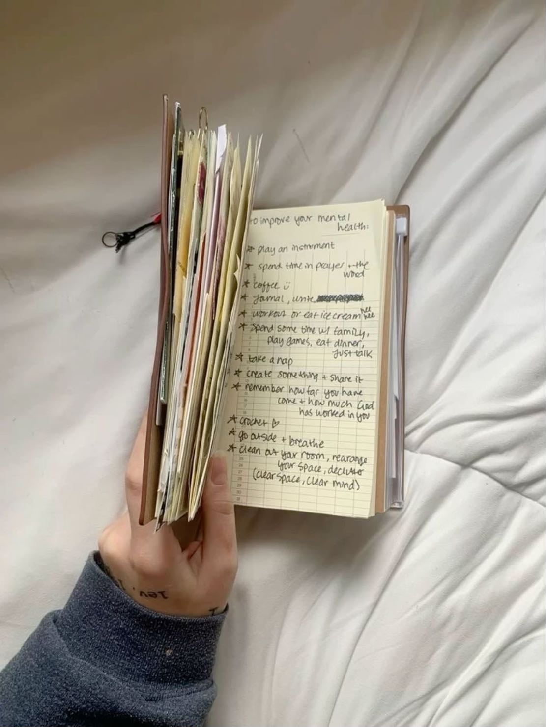 Journal - Este diario será para escribir desahogo, de manera que te permita plasmar todos tus sentimientos, y así puedas analizarlos o al menos encontrar calma. No busca ser creativo sino más bien íntimo.