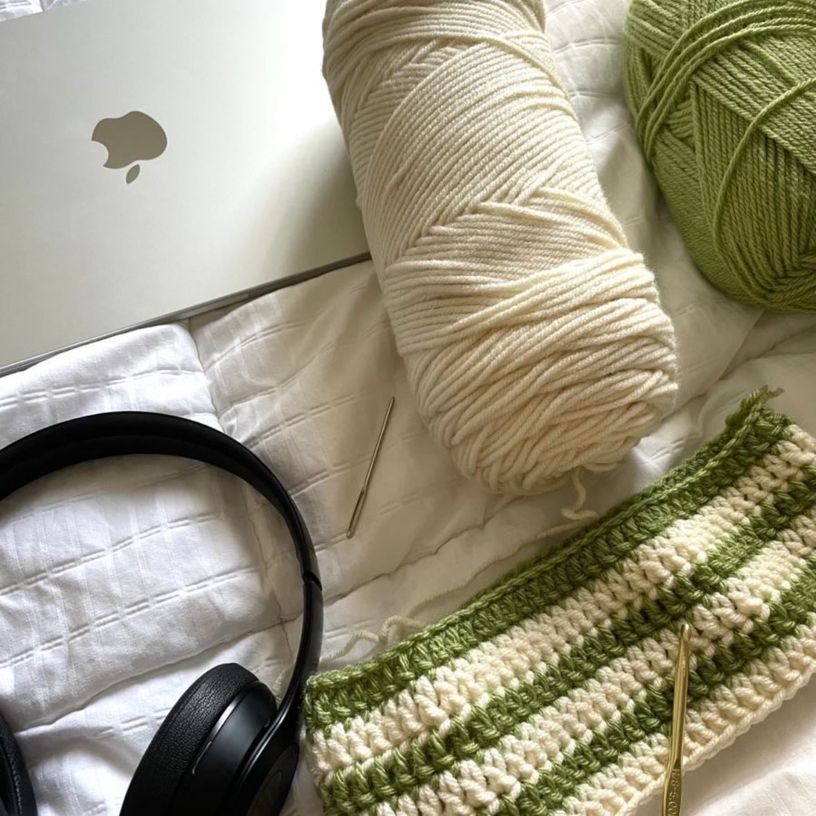crochet - tejer es un pasatiempo muy lindo, y existen muchos tutoriales y lugares donde venden los materiales para comenzar