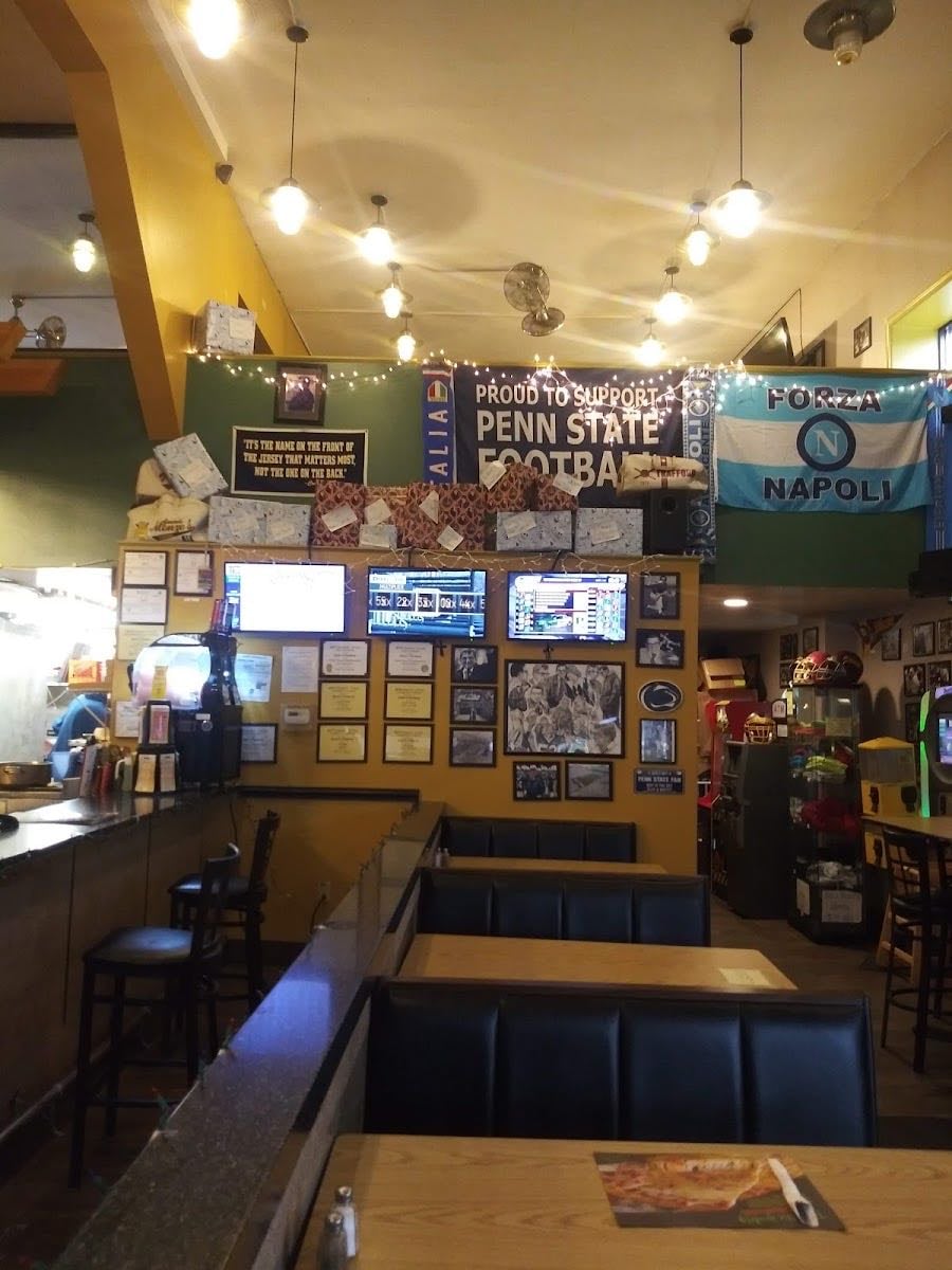 Dom's Pizzeria - Pizza! (Trafford, PA)