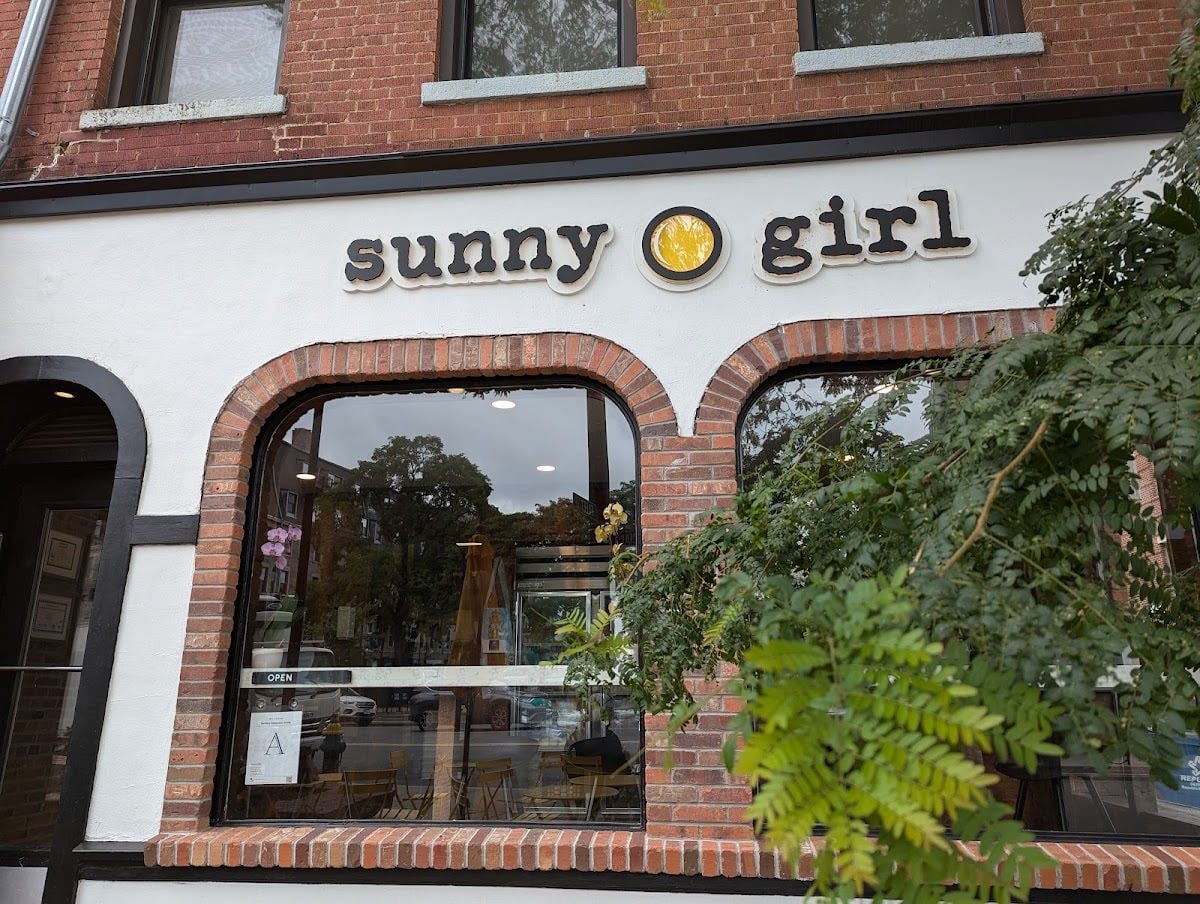 Sunny Girl - Breakfast