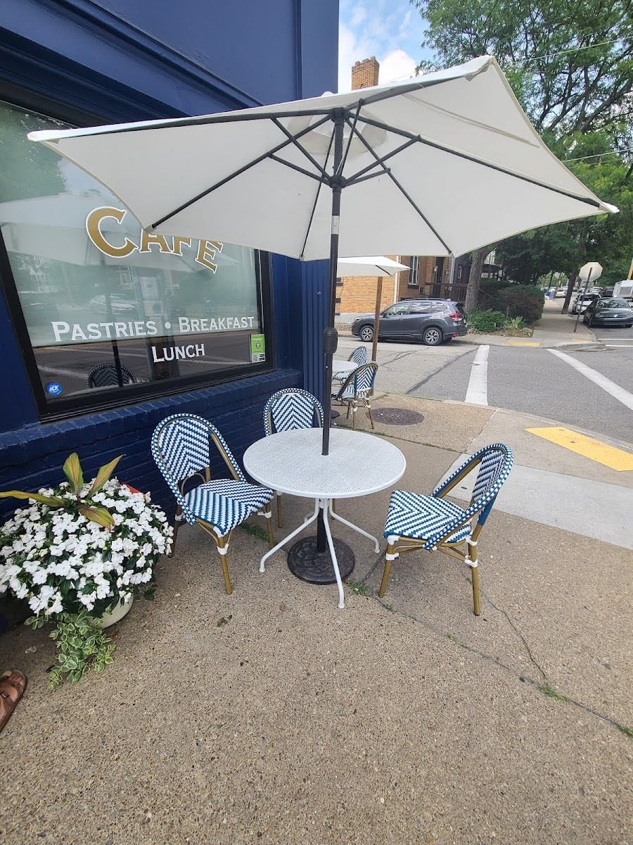 Georgie's Corner Cafe - Breakfast/bakery